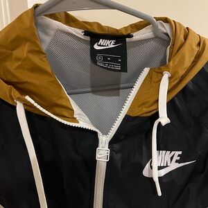 Nike women’s windbreaker